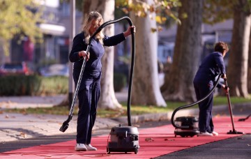 Priprema crvenog tepiha za dolazak predsjednika Milanovića u MORH