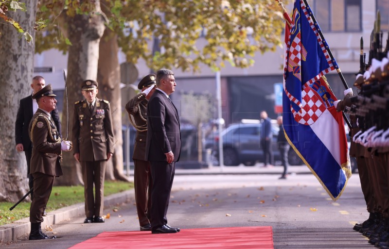 Svečani doček predsjednika Milanovića ispred MORH-a