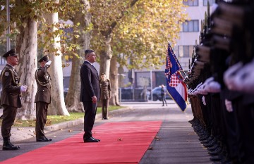 Svečani doček predsjednika Milanovića ispred MORH-a