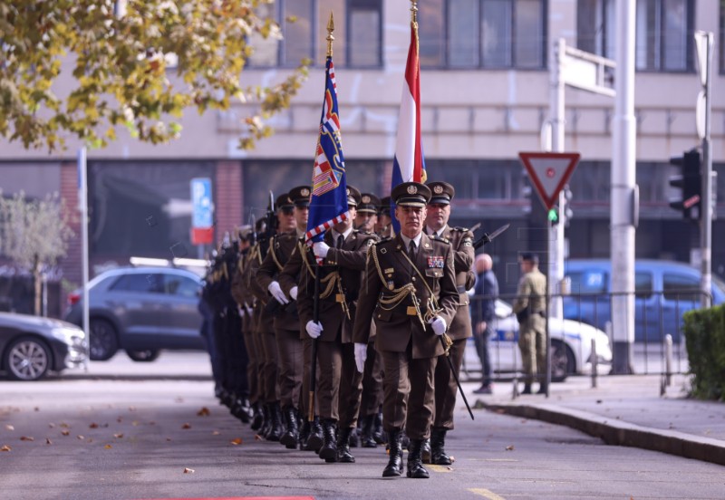 Svečani doček predsjednika Milanovića ispred MORH-a