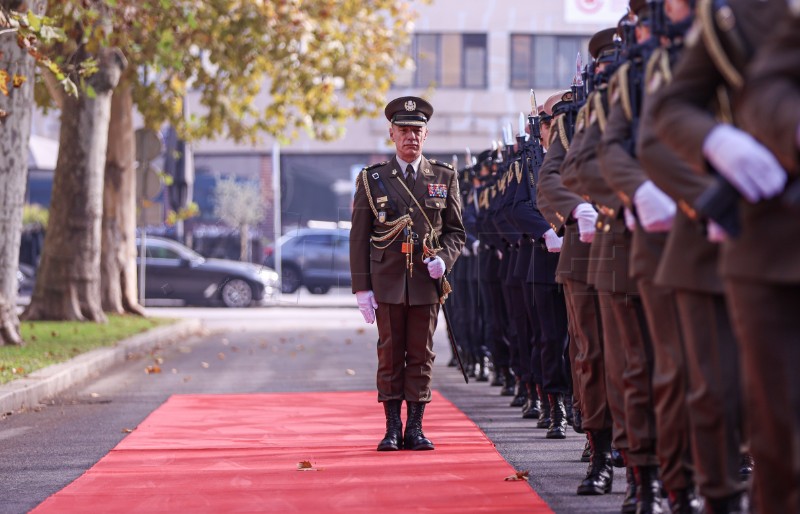 Svečani doček predsjednika Milanovića ispred MORH-a