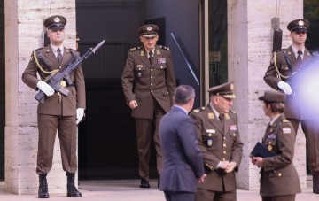 Svečani doček predsjednika Milanovića ispred MORH-a