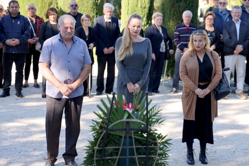 Zadar:  Vijenci i svijeće u spomen na poginule i nestale branitelje i civilne žrtve