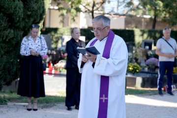 Zadar:  Vijenci i svijeće u spomen na poginule i nestale branitelje i civilne žrtve