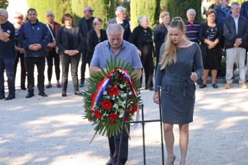 Zadar:  Vijenci i svijeće u spomen na poginule i nestale branitelje i civilne žrtve