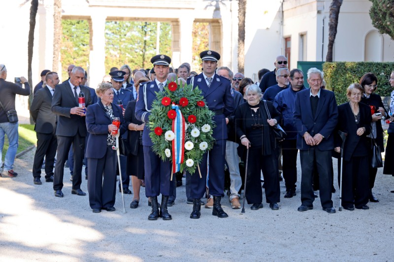 Zadar:  Vijenci i svijeće u spomen na poginule i nestale branitelje i civilne žrtve