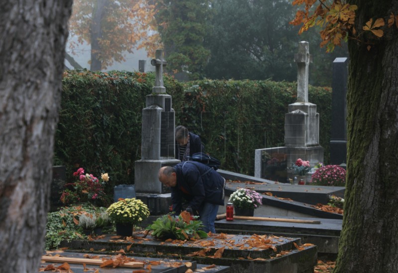 Blagdan Svih svetih: Zagrebačko groblje Mirogoj