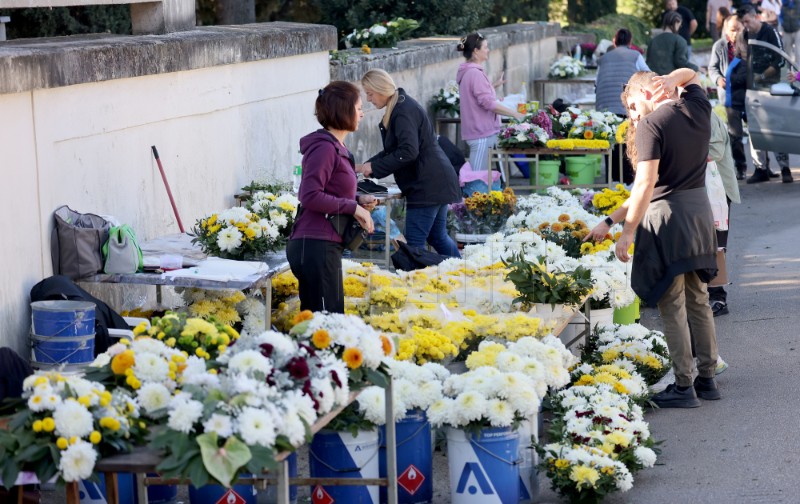 Zadar: Građani obišli groblja povodom blagdana Svih Svetih i Dušnog dana 