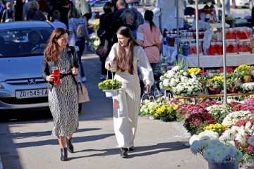 Zadar: Građani obišli groblja povodom blagdana Svih Svetih i Dušnog dana 