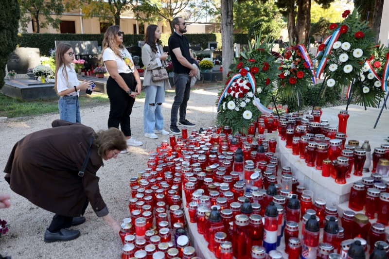 Zadar: Građani obišli groblja povodom blagdana Svih Svetih i Dušnog dana 