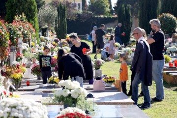 Zadar: Građani obišli groblja povodom blagdana Svih Svetih i Dušnog dana 