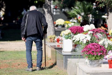 Zadar: Građani obišli groblja povodom blagdana Svih Svetih i Dušnog dana 