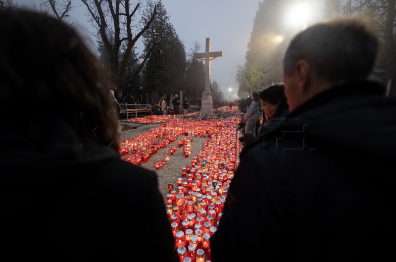 Na blagdan Svih svetih Zagrepčani na grobove najmilijih pale svijeće