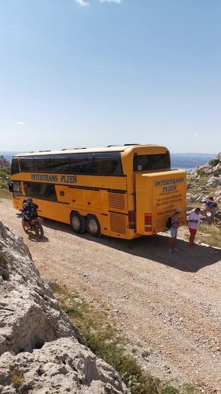 Velebit: Kulisa za koncerte i relije ili oaza mira i tišine?