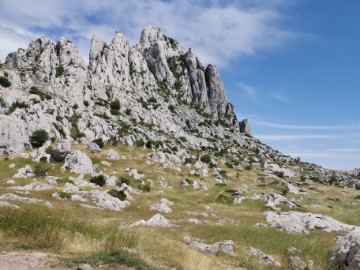 Velebit: Kulisa za koncerte i relije ili oaza mira i tišine?