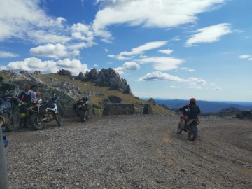 Velebit: Kulisa za koncerte i relije ili oaza mira i tišine?