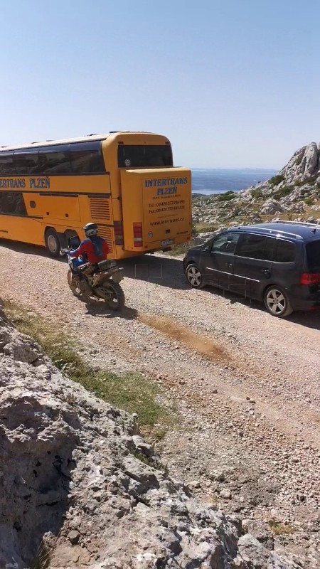 Velebit: Kulisa za koncerte i relije ili oaza mira i tišine?