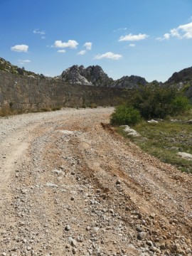 Velebit: Kulisa za koncerte i relije ili oaza mira i tišine?