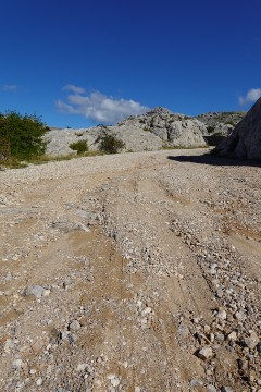 Velebit: Kulisa za koncerte i relije ili oaza mira i tišine?