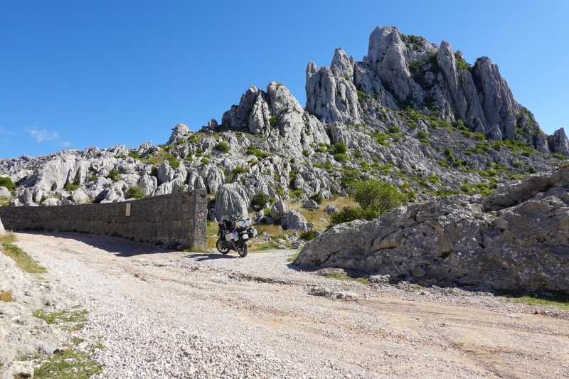 Velebit: Kulisa za koncerte i relije ili oaza mira i tišine?