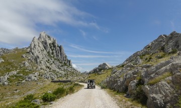 Velebit: Kulisa za koncerte i relije ili oaza mira i tišine?