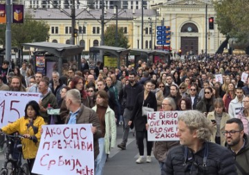 Prosvjed zbog tragedije u Novom Sadu uz poruke vlastima "ruke su vam krvave"