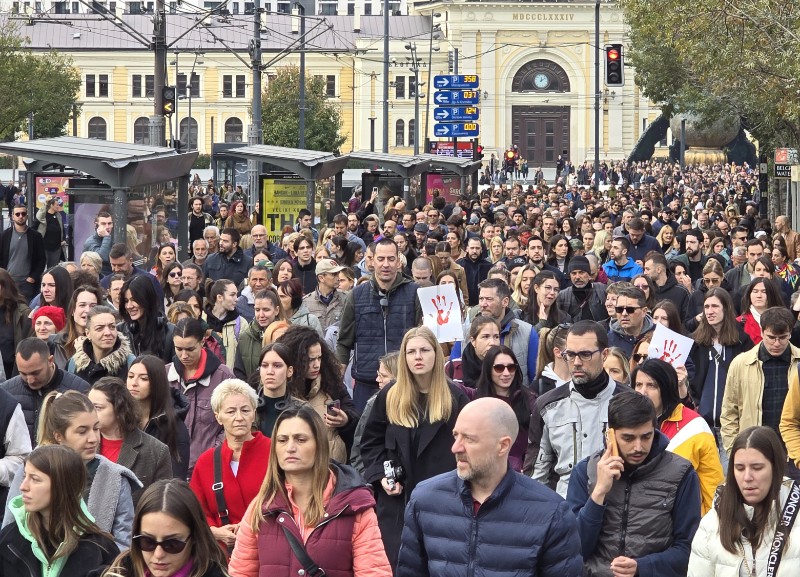 Prosvjed zbog tragedije u Novom Sadu uz poruke vlastima "ruke su vam krvave"