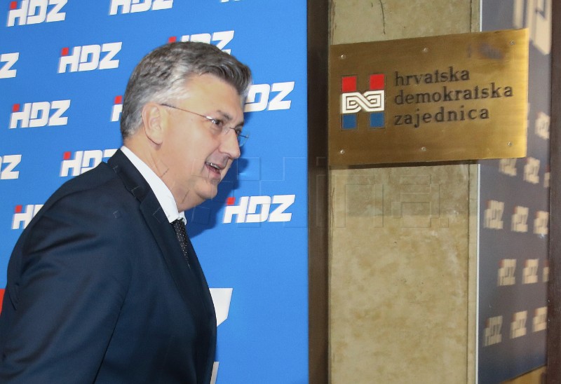 Dolazak članova HDZ-a na sjednicu predsjedništva