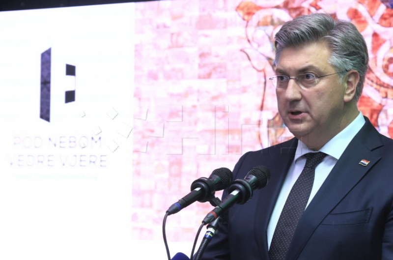 Plenković sudjelovao na svečanom otvorenju izložbe 'Pod nebom vedre vjere...'