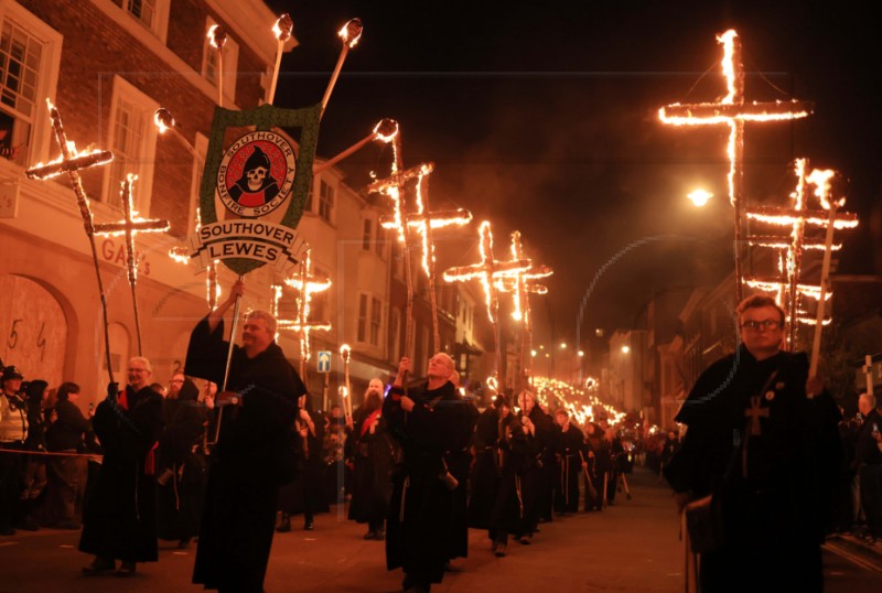 BRITAIN BONFIRE CELEBRATIONS