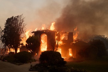 USA MOUNTAIN FIRE