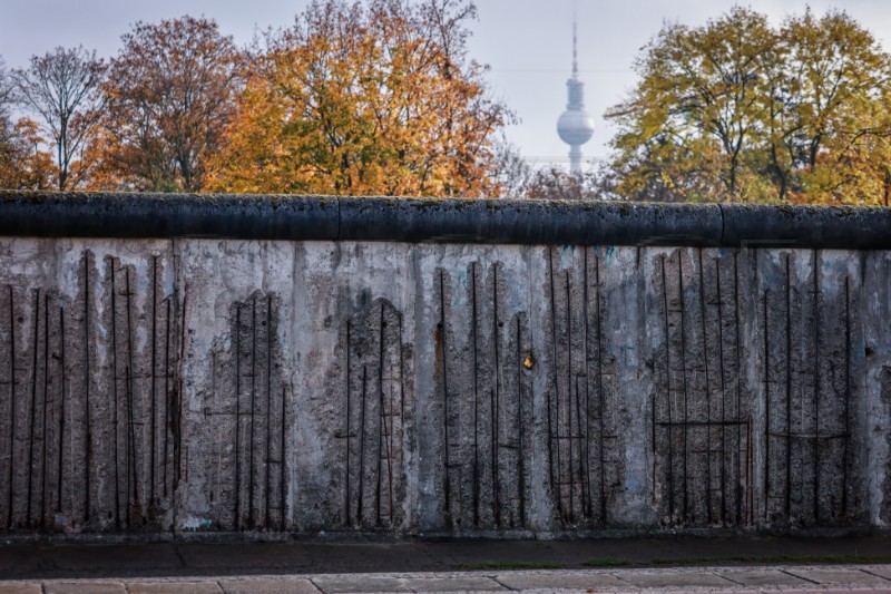 GERMANY PHOTO SET BERLIN WALL