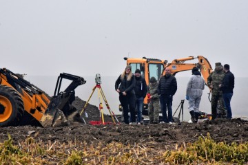 Medved obišao grobnicu s posmrtnim ostacima iz Domovinskog rata