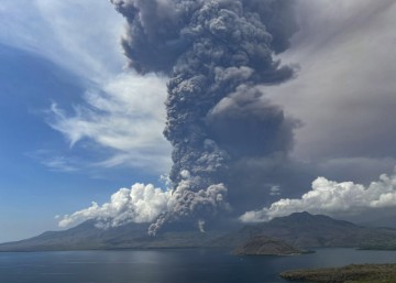 INDONESIA LEWOTOBI LAKI-LAKI ERUPTION