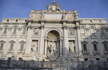 ITALY TREVI FOUNTAIN