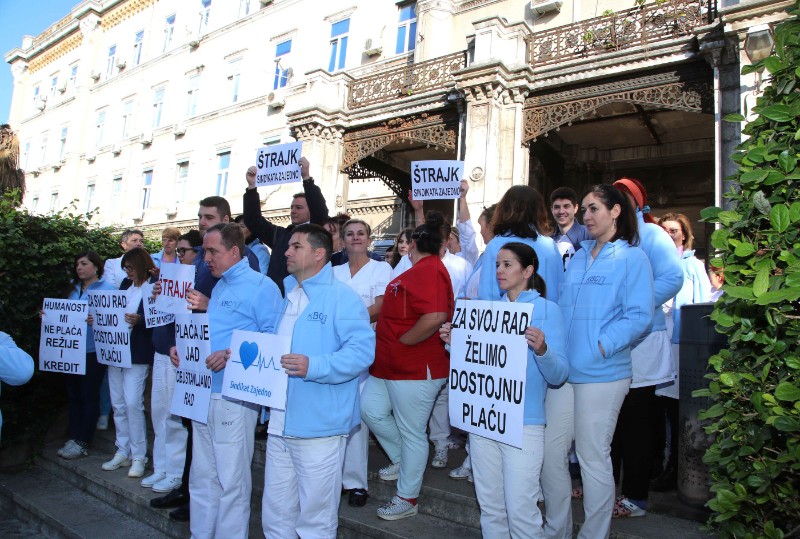 Rijeka:  Započeo štrajk zdravstvenih djelatnika riječkog KBC-a