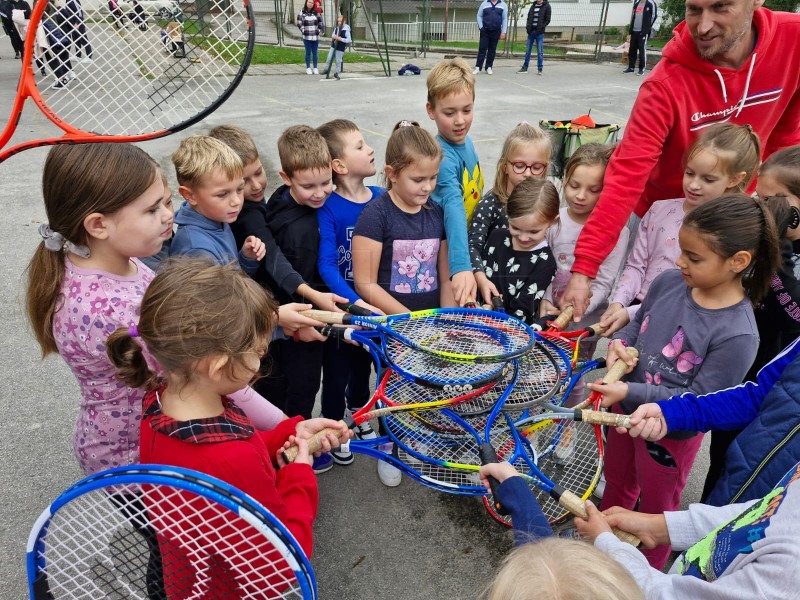 Novi pilot projekt školskog sporta okupio stotine obitelji u dvoranama i igralištima