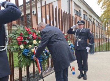 Božinović odao počast policajcima poginulim u Domovinskom ratu