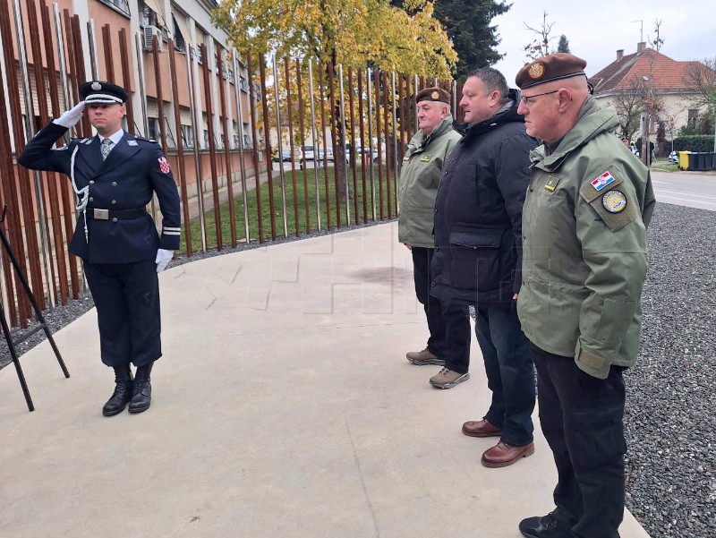 Božinović odao počast policajcima poginulim u Domovinskom ratu