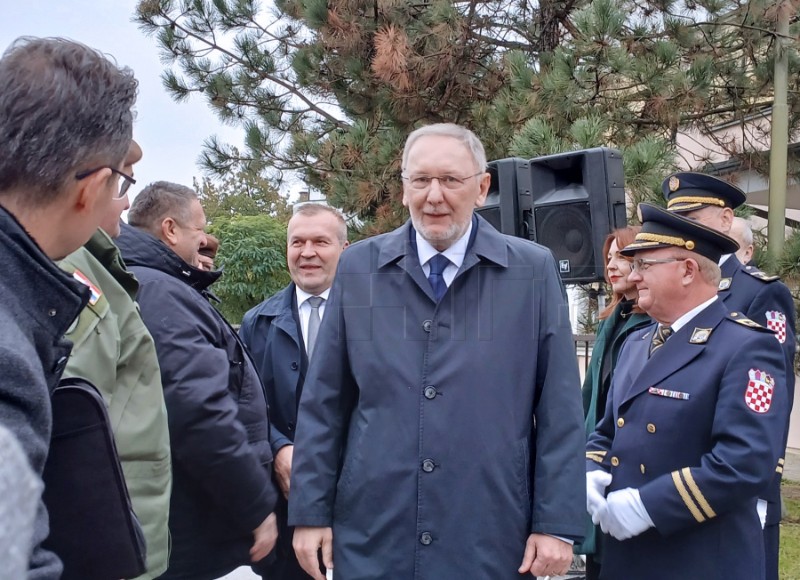 Božinović odao počast policajcima poginulim u Domovinskom ratu