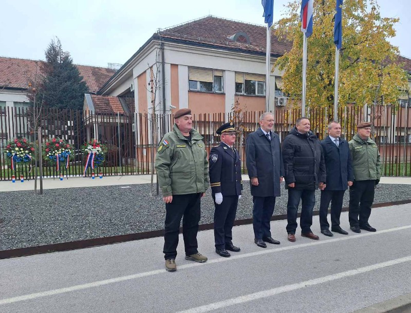 Božinović odao počast policajcima poginulim u Domovinskom ratu