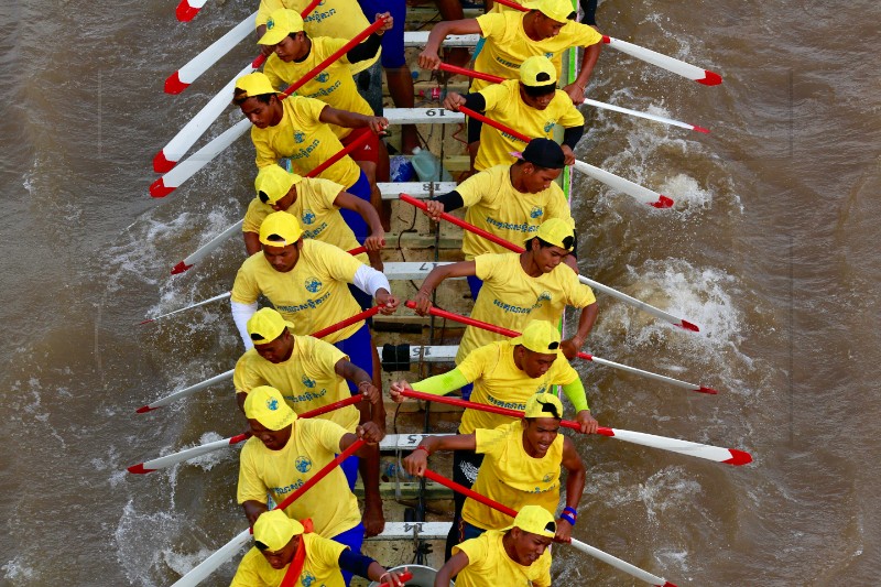 CAMBODIA TRADITION WATER FESTIVAL