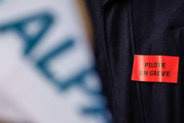 FRANCE PILOTS PROTEST