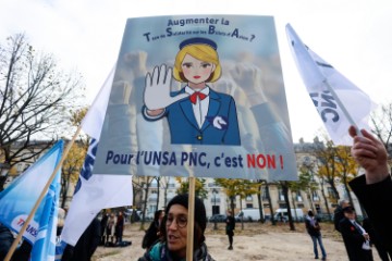 FRANCE PILOTS PROTEST