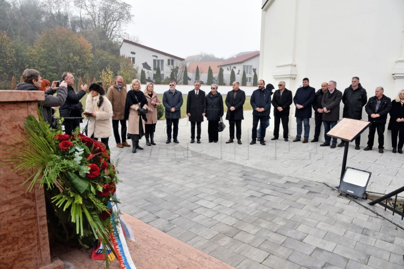 Vukovar: Pupovac položio vijenac u dvorištu pravoslavne crkve