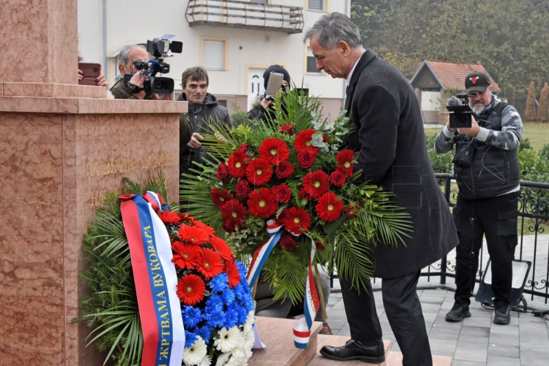 Vukovar: Pupovac položio vijenac u dvorištu pravoslavne crkve