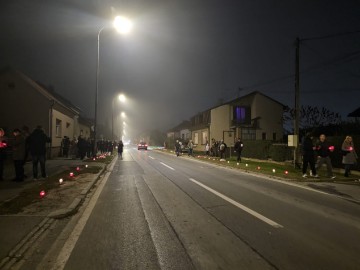 Bjelovar lampašima obilježio Dan sjećanja na žrtvu Vukovara i Škabrnje