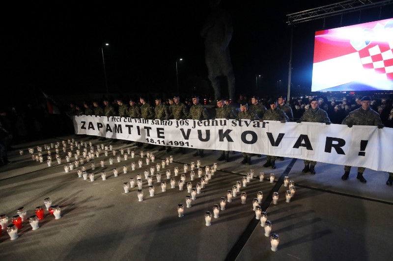 Lampašima u Vukovarskoj Zagreb se prisjeća Vukovara i Škabrnje