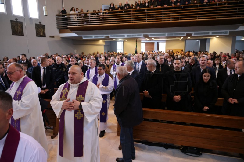 Škabrnja: Svetu misu predvodio šibenski biskup Tomislav Rogić