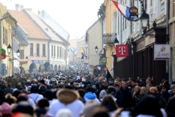 Vukovar: Deseci tisuća ljudi u koloni sjećanja